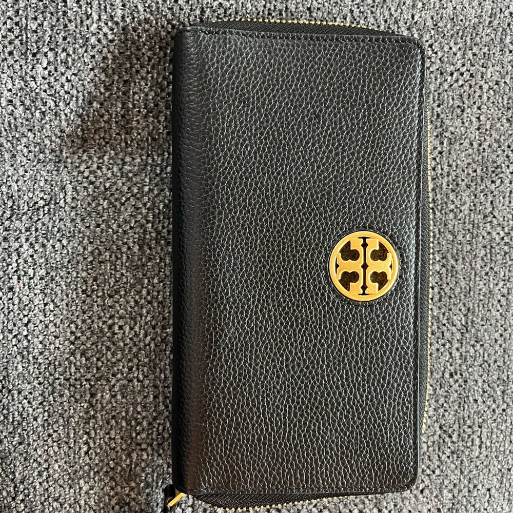 Tory Burch wallet